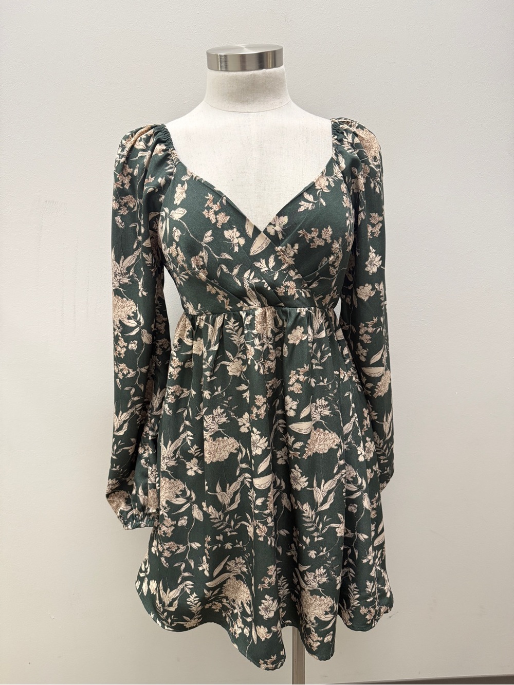 Doe & Rae Green Long Sleeve Floral Wrap Mini Dress with Pockets